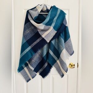 NWOT Large Check Scarf Seamless Navy / Aqua Plaid